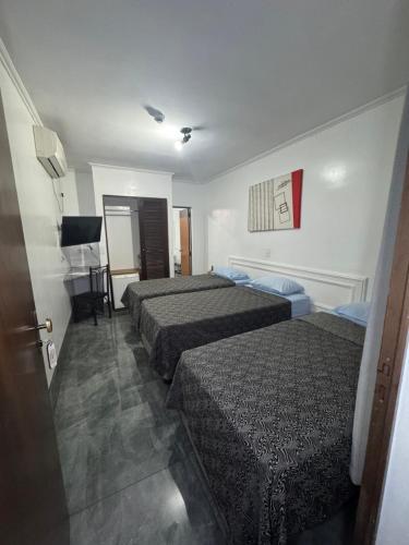 3 twin beds