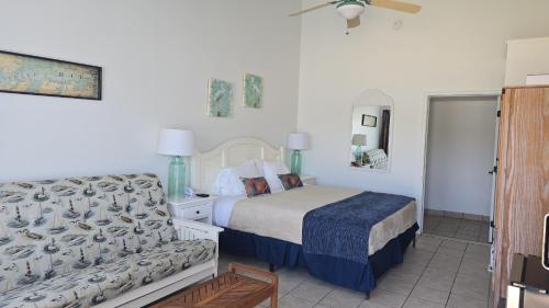Lowes Wharf Marina Inn - image 10