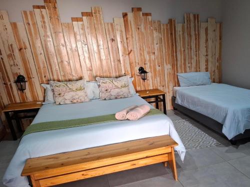 1 double bed, 1 twin bed