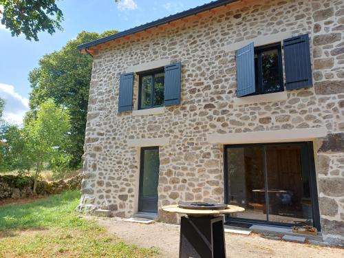 Aux 43 arbres Gîte Tilleul (Aux 43 arbres Gite Tilleul) in Saint Georges-Lagricol ciems