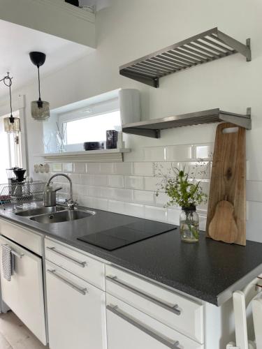 Kitchen, Station Bed and Kitchen Guesthouse in Varberg