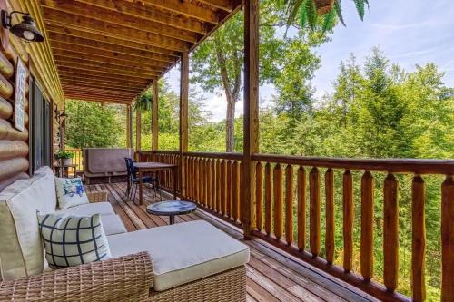 Hillbilly Hideaway cabin in Wears Valley (TN)