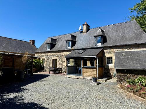 maison bretonne,gîte de keranglaz gîte à louer Kernevez