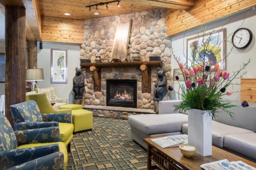 White Pine Inn & Suites in Holland