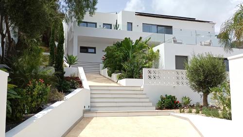 Happyplace Malaga -- Villa with Panoramic Sea View Heated Infinity Saltwater Pool, Málaga (photo 4)