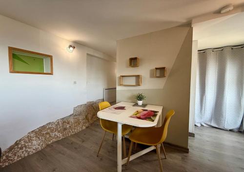 Iekārtas, Studio cosy tout équipé (Studio cosy tout equipe) in Laudun-l'Ardoise