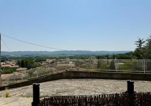 Skats, Studio cosy tout équipé (Studio cosy tout equipe) in Laudun-l'Ardoise