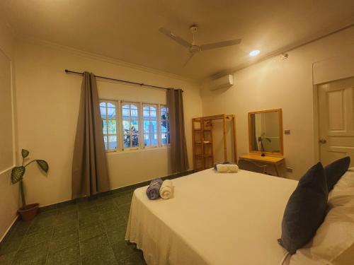 8 twin beds