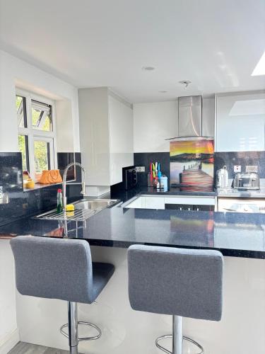 A Nice 2BR Fully Furnished with Parking 2BRFN LP in Hughenden