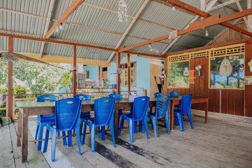 Restaurant, Pondok Lestari Kadidiri in Tanjung Pude
