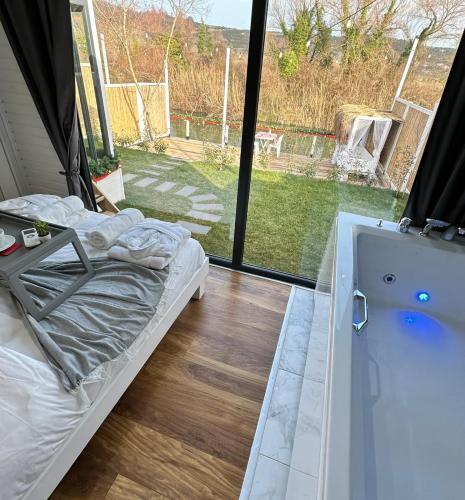 Ağva Nehir Kenarı TinyHouse Jakuzili (Agva Nehir Kenarı TinyHouse Jakuzili) in Göçe