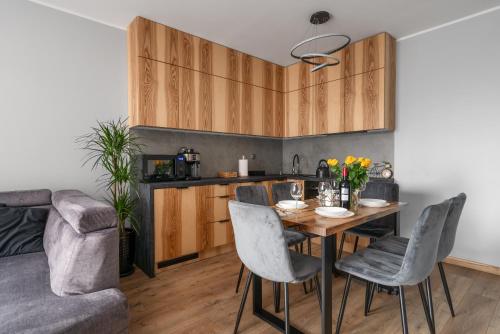Jesionowe Apartamenty Ashwood Apartments Widok na Odrę 1,4 km od Rynku Parking Podziemny w Cenie Klimatyzacja Sauna w 1 Apt River Oder view 1,4 km Market Square Underground parking Balcony Air conditioning, Breslau (Foto 10)
