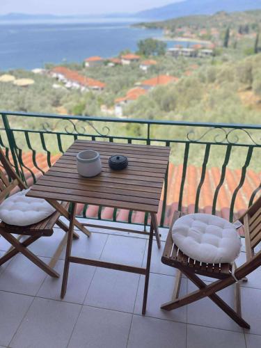 Skats, Margianou Seaview Apartments 1 & 2 in Kalamos (Argalasti)