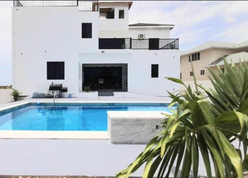 Piscina, Blanco Oasis in Plantation Village