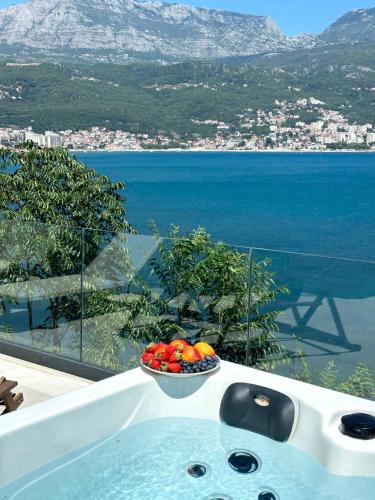 Azurno Pristaniste 3 in Zvinje