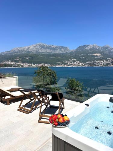 Azurno Pristaniste 3 in Zvinje