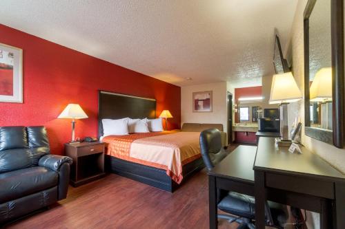 Regency Inn and Suites Bay City Texas - image 8