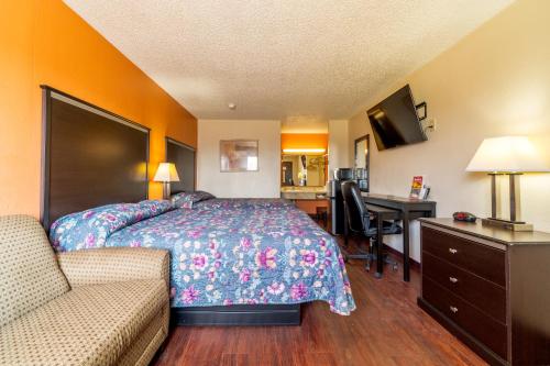 Regency Inn and Suites Bay City Texas - image 3