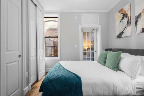 Lower East Side 2BR with Private Patio, New York (Foto 7)