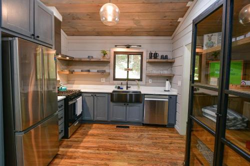 2BR Cabin Rental | Blue Ridge GA | Hot Tub Deck - image 9