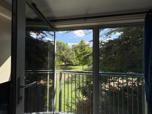 Cosy 2 bed near Excel and City Airport - image 13