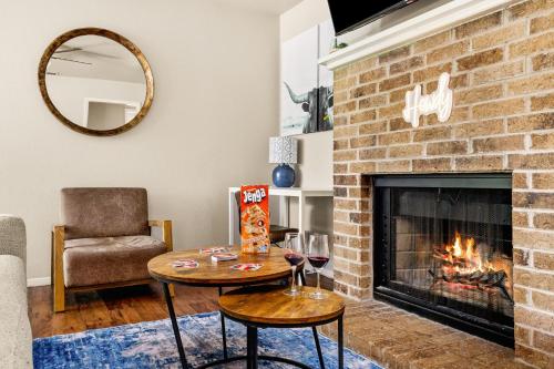 Serene SoCo Escape, Walk to Cafes and Free Parking, Austin
