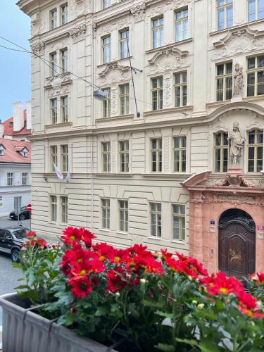 Cozy Prague Apartment - image 4