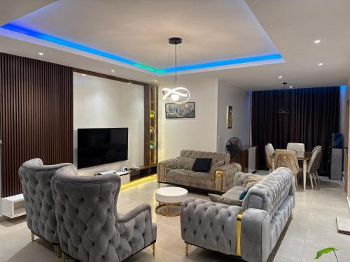 Crystal Suite, Abudža