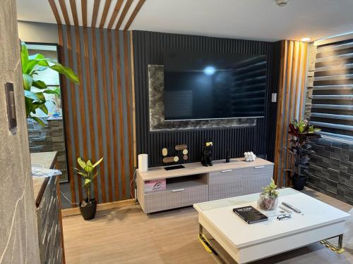 2 bedroom loft type with 2 baths Near Rockwell, Manila