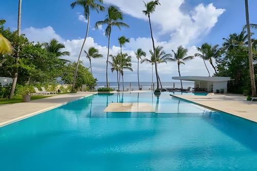 Swimming pool, Caribbean Sea Breathless Views Apartment in Mar De Sol