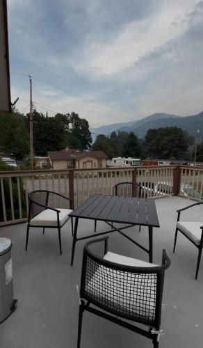 2 Bedroom main floor in บอสตัน บาร์(บริติช โคลัมเบีย)