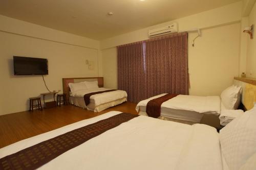 3 double beds