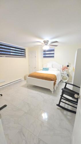 Staten Island Cozy Private 1-br Basement Apt close to NYC Family & Pet Friendly in Staten Island