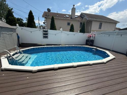 Piscina, Staten Island Cozy Private 1-br Basement Apt close to NYC Family & Pet Friendly in Staten Island