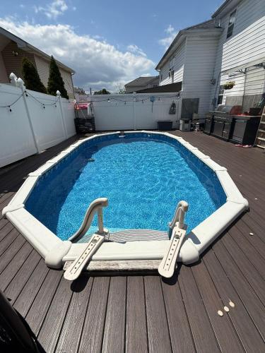 Piscina, Staten Island Cozy Private 1-br Basement Apt close to NYC Family & Pet Friendly in Staten Island