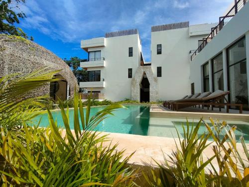 Tropical Escape in a Cozy Studio Paam Cheel