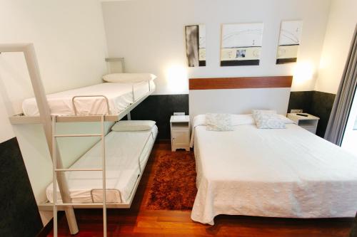 Hostal San Sebastian Centro - image 14