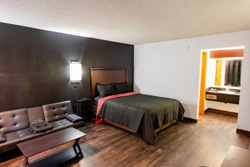 Rose City Inn & Suites