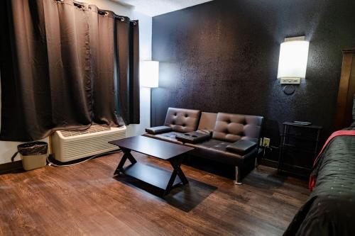 Rose City Inn & Suites