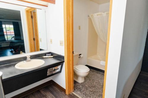 Rose City Inn & Suites