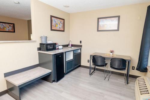 Rose City Inn & Suites