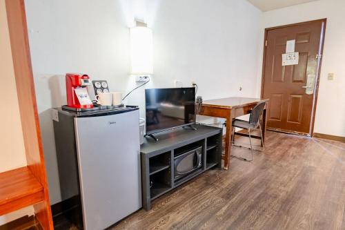 Rose City Inn & Suites