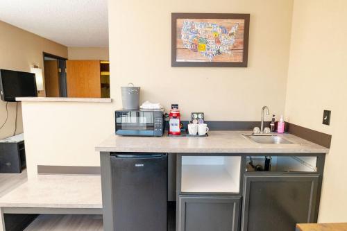 Rose City Inn & Suites