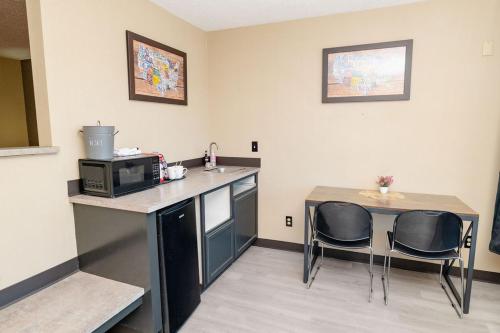 Rose City Inn & Suites - 식음료(F&B)