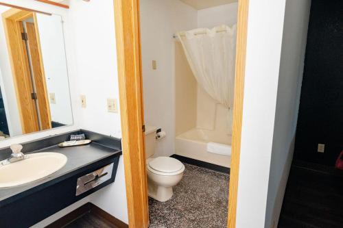 Rose City Inn & Suites