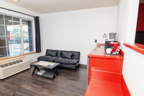 Rose City Inn & Suites