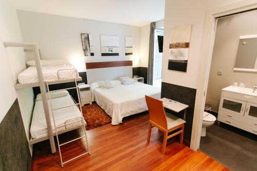 Hostal San Sebastian Centro - image 12