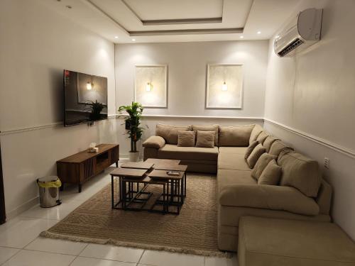 Luxury apartment, 3 bedrooms, living room, kitchen, Yeda