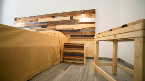 1 queen bed, 1 twin bed
