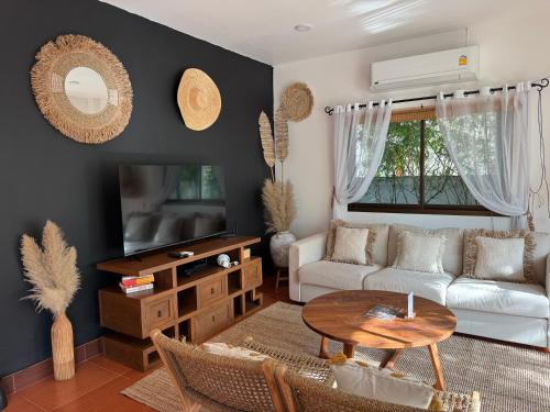 3 bedrooms, 6 beds
